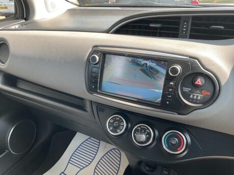 Toyota Yaris VVT-I ICON 24
