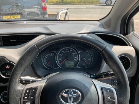 Toyota Yaris VVT-I ICON 26