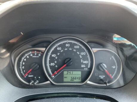 Toyota Yaris VVT-I ICON 27