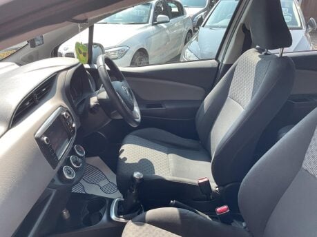 Toyota Yaris VVT-I ICON 33