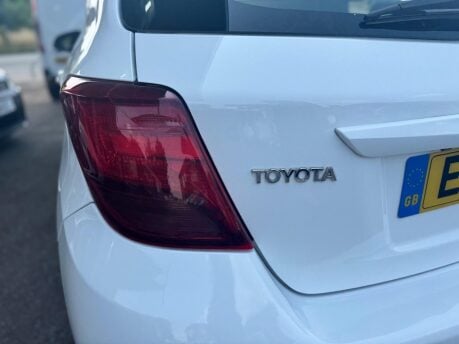 Toyota Yaris 1.0 VVT-i Icon Euro 6 5dr 12
