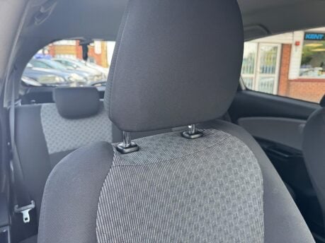 Toyota Yaris 1.0 VVT-i Icon Euro 6 5dr 27