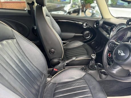 Mini Hatch COOPER SD 25