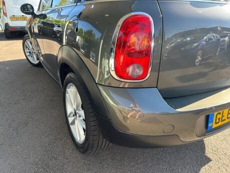 Mini Countryman COOPER D 17