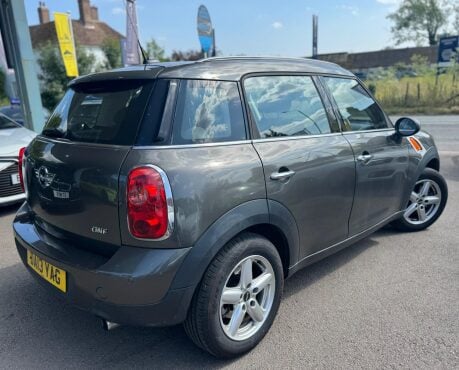 Mini Countryman ONE 4