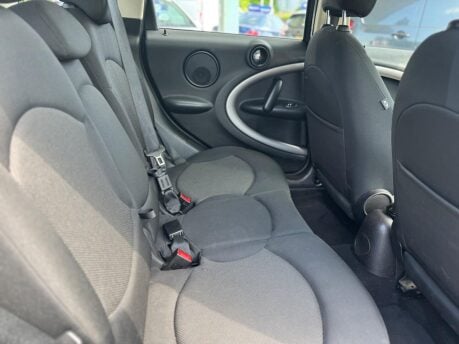 Mini Countryman ONE 6