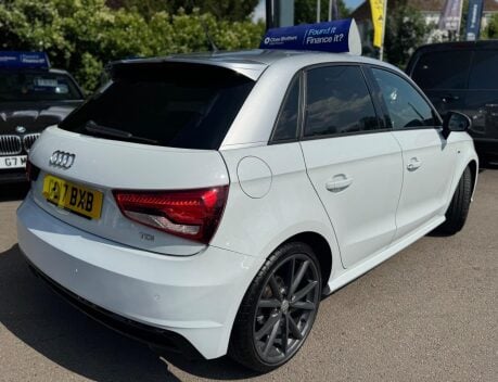 Audi A1 SPORTBACK TDI BLACK EDITION 7
