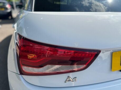 Audi A1 SPORTBACK TDI BLACK EDITION 12