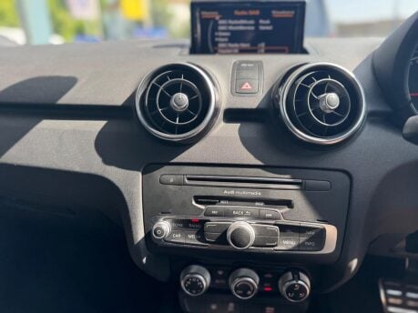 Audi A1 SPORTBACK TDI BLACK EDITION 25