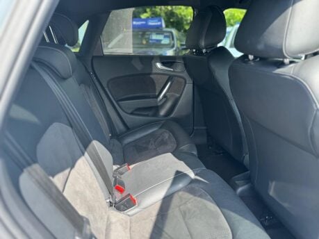 Audi A1 SPORTBACK TDI BLACK EDITION 30