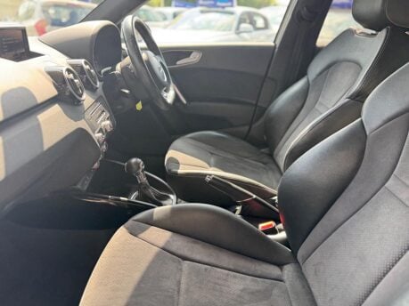 Audi A1 SPORTBACK TDI BLACK EDITION 33