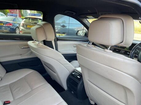 BMW 5 Series 520D M SPORT 9
