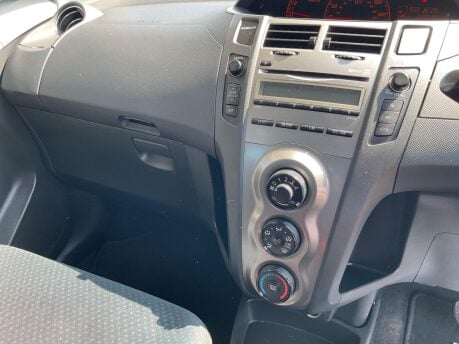 Toyota Yaris TR VVT-I MM 15