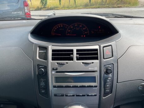 Toyota Yaris TR VVT-I MM 16