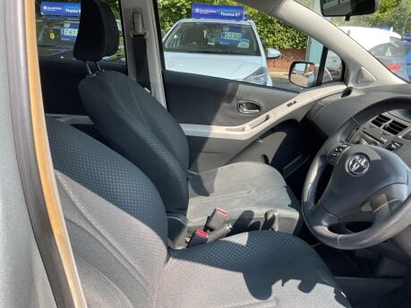 Toyota Yaris TR VVT-I MM 18