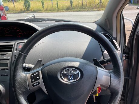 Toyota Yaris TR VVT-I MM 25
