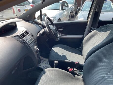 Toyota Yaris TR VVT-I MM 27