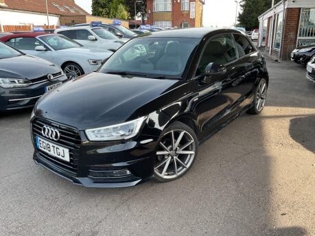 Audi A1 TFSI BLACK EDITION NAV 1