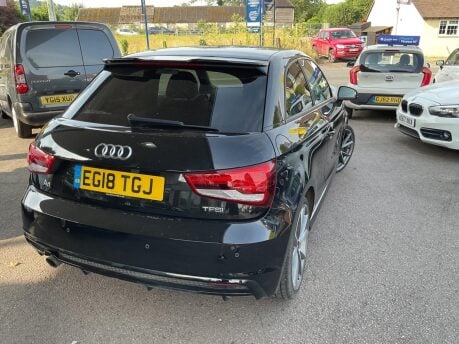 Audi A1 TFSI BLACK EDITION NAV 5