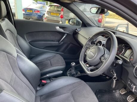 Audi A1 TFSI BLACK EDITION NAV 9