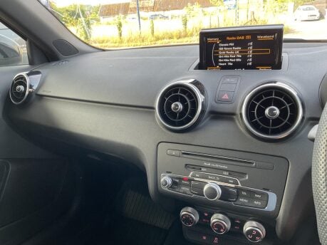 Audi A1 TFSI BLACK EDITION NAV 14