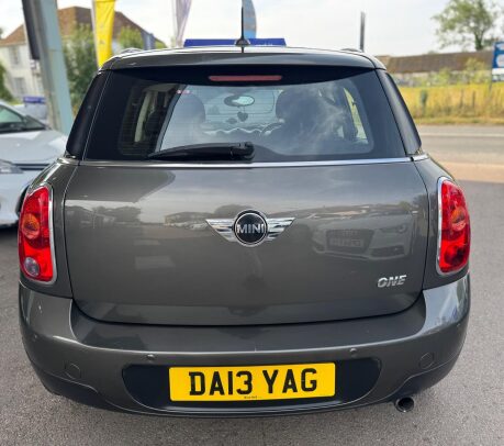 Mini Countryman ONE 6