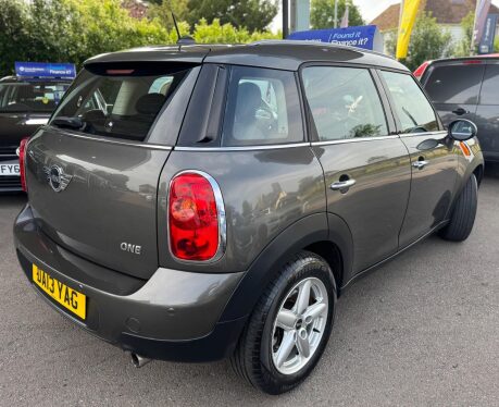 Mini Countryman ONE 7