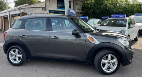 Mini Countryman ONE 8