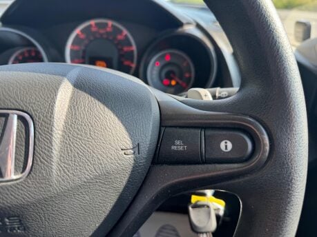 Honda Jazz I-VTEC ES 22