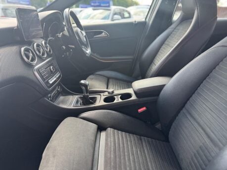 Mercedes-Benz A Class A 180 D AMG LINE 33