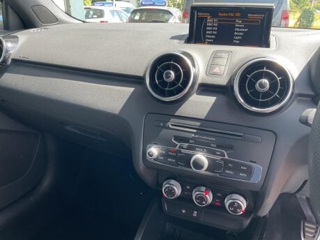 Audi A1 TFSI BLACK EDITION NAV 17