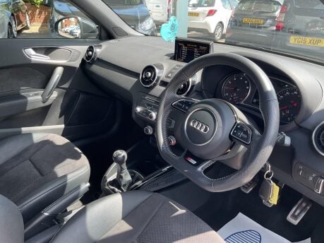 Audi A1 TFSI BLACK EDITION NAV 18