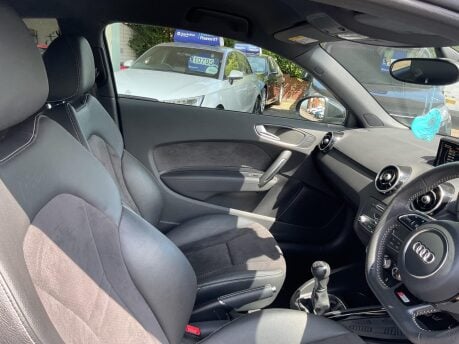 Audi A1 TFSI BLACK EDITION NAV 19