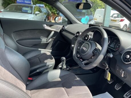Audi A1 TFSI BLACK EDITION NAV 20