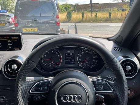 Audi A1 TFSI BLACK EDITION NAV 27