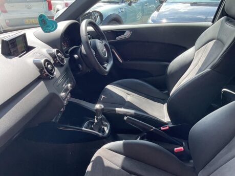 Audi A1 TFSI BLACK EDITION NAV 32