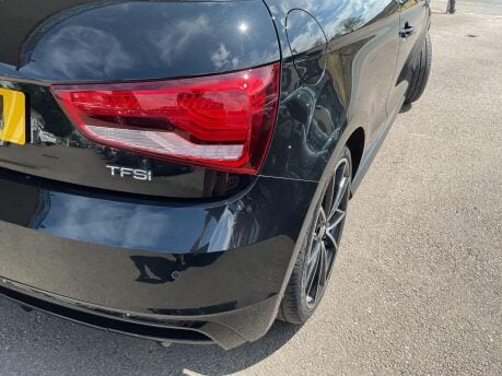 Audi A1 TFSI BLACK EDITION NAV 33
