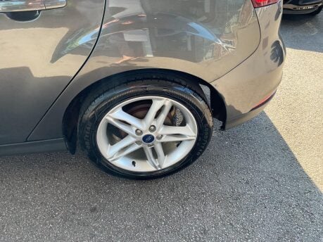 Ford Focus ZETEC EDITION TDCI 19
