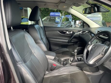 Nissan Qashqai 1.6 dCi Tekna 4WD Euro 6 (s/s) 5dr 17