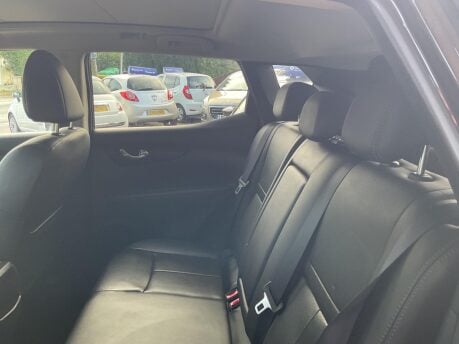 Nissan Qashqai 1.6 dCi Tekna 4WD Euro 6 (s/s) 5dr 19