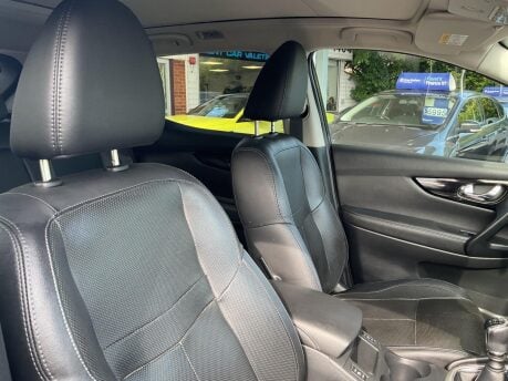 Nissan Qashqai 1.6 dCi Tekna 4WD Euro 6 (s/s) 5dr 16