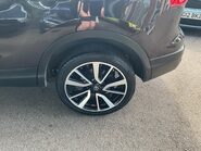 Nissan Qashqai 1.6 dCi Tekna 4WD Euro 6 (s/s) 5dr 23