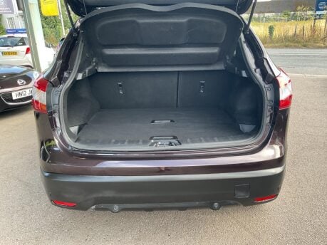 Nissan Qashqai 1.6 dCi Tekna 4WD Euro 6 (s/s) 5dr 29
