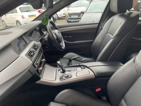BMW 5 Series 530D M SPORT TOURING 31