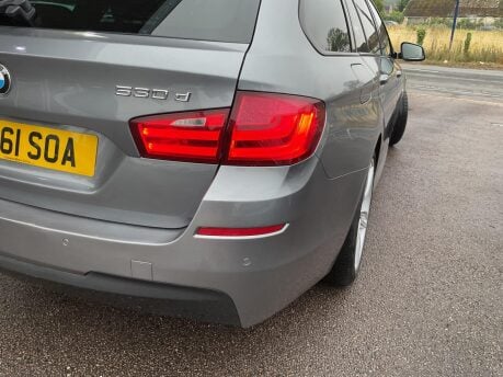BMW 5 Series 530D M SPORT TOURING 32