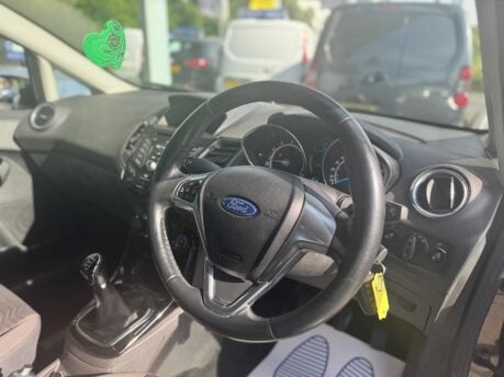 Ford Fiesta ZETEC 26
