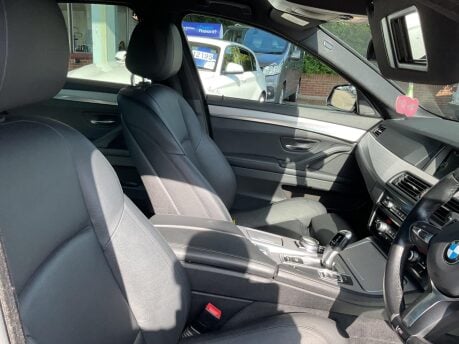 BMW 5 Series 520D M SPORT 18