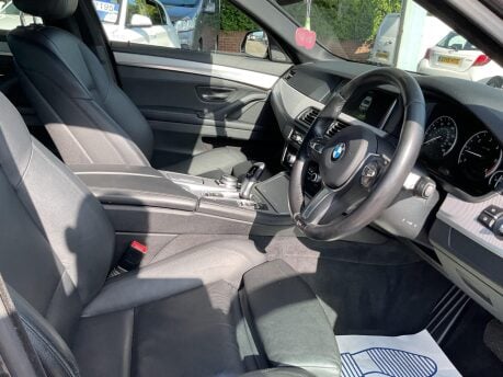 BMW 5 Series 520D M SPORT 19