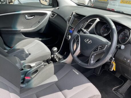 Hyundai i30 STYLE NAV BLUE DRIVE CRDI 17