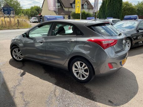 Hyundai i30 1.6 CRDi Blue Drive Style Nav Euro 5 (s/s) 5dr 10